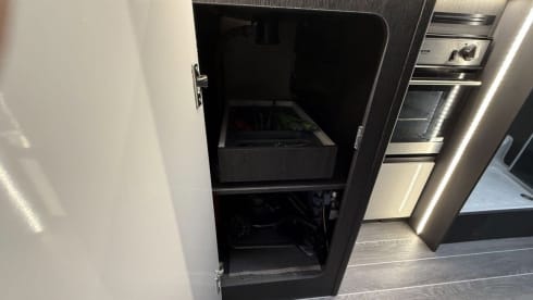 Charlie – High-Spec 5 berth Roller Team Motorhome - Free Wifi & Insurance - 2024