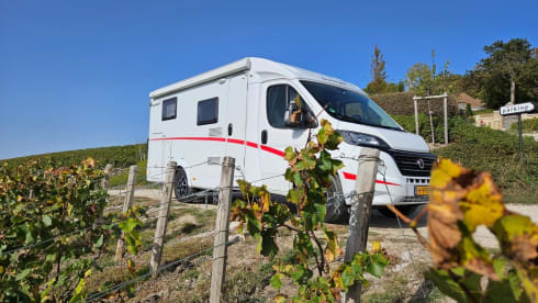 Almost new compact Sunlight (Hymer) type V66 with complete inventory