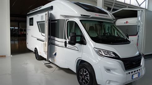 Adria Matrix 650 dl con letti gemelli posteriore che diventa letto unico 