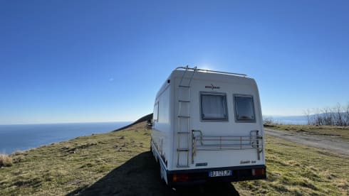 Lukanoir  – Compact, manoeuvrable top-class motorhome perfect for couples