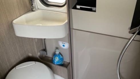 Vany – Fully equipped self-sufficient van