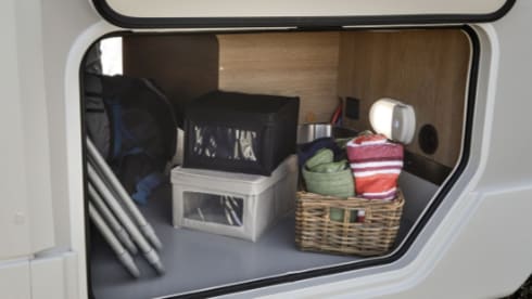 Rory – 6 Berth 5 Belted Seat 2023 Autoroller 746 - C1 License