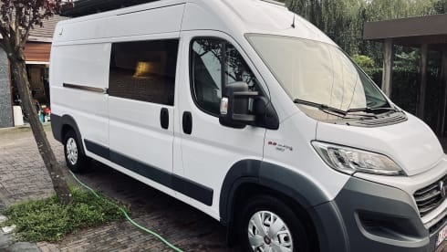 Off-grid adventure met Tollie