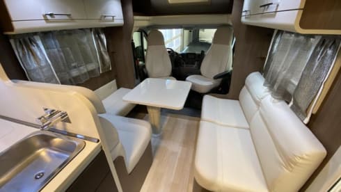 Kempi – 4 person luxury camper with super nice layout