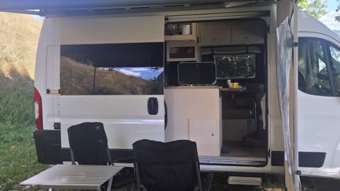 Ragnar – Votre camping-car confortable avec des lits transversaux spacieux et un look naturel !