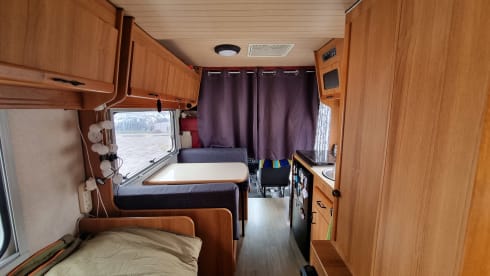 Deaf Dream Camper  – 3p Ford alcove from 1993