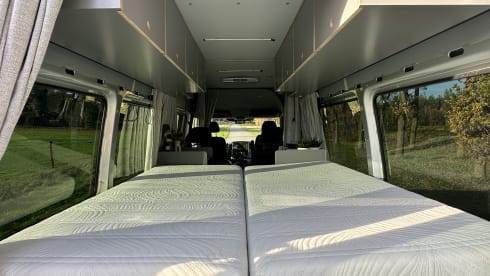 Bertus – Mercedes Sprinter 519CDI 3.0 V6 (191 hp) Automatic Bus Camper – B driving license –