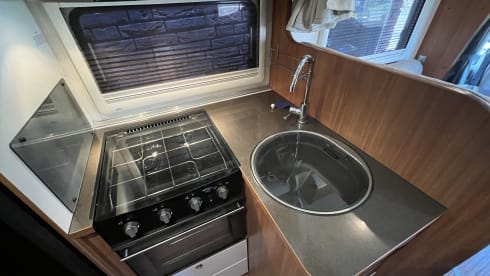 Spacious 4-5 person camper, Fiat Ducato- Adria Matrix 