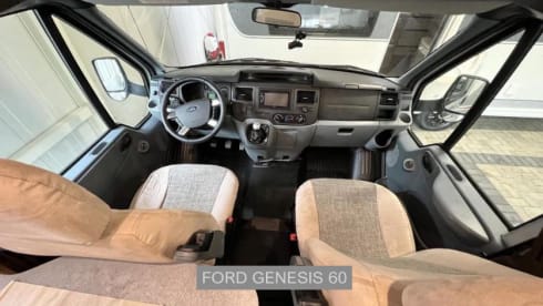 Luxury 4/5 person Ford Camper CHALLENGER with Queen bed.