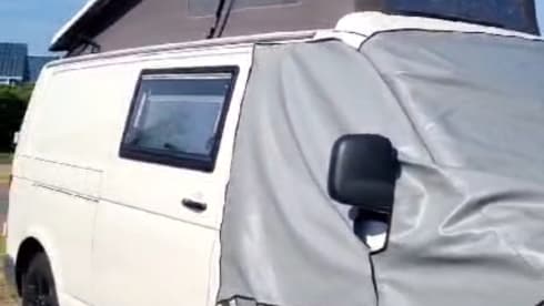 Neat Volkswagen T5 Bus Camper 2.5 TDI
