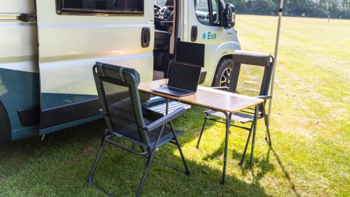 Camper Eva – Camping-car de luxe avec Starlink