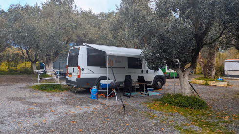 Compact and cozy 2-person Citroën Jumper Globecar bus from 2015