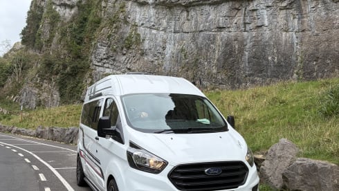 Maisie – ⭐️ Winter ready luxury off grid Ford campervan ⭐️
