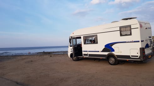 Camper De Wijde Blik  – Zeer ruime integraal Camper van Eura Mobil met een sterke motor.