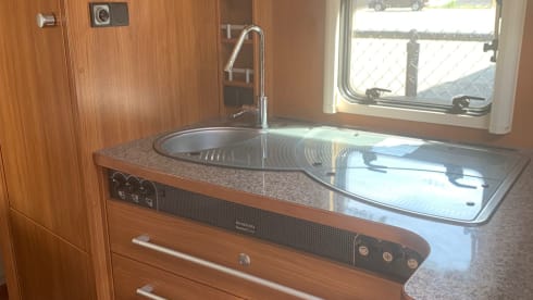 4p Dethleffs semi-integrated uit 2011