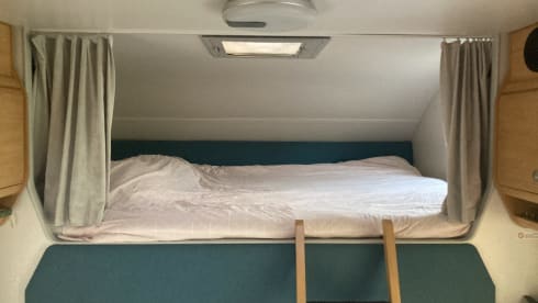 Nice 6 person Knaus Sun Traveler family camper