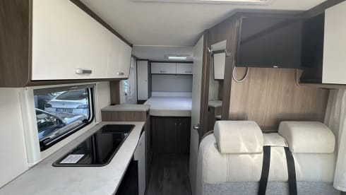Vannie – From 2022!! - Very neat 2 to 3 person camper - Carado V337  