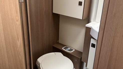 De Vroem Vroem Camper – 4p Bürstner Lyseo Futura TDG690G semi-integrated from 2024!
