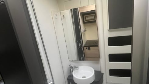 Fully Equipped Dreamer Five Camper – Sleeps 5 – Ideal for Road Trips