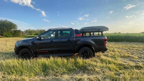 Ford Ranger – Ford Ranger pickup with tow hitch