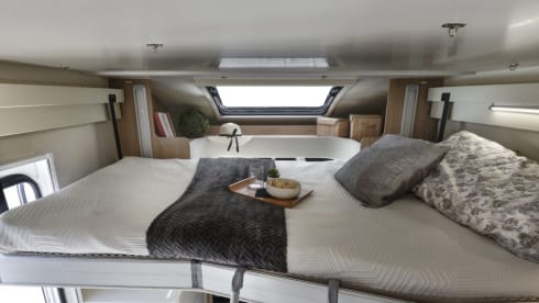 Phoenix – Phoenix 2027 6 berth 747 Auto Habitation Air con 