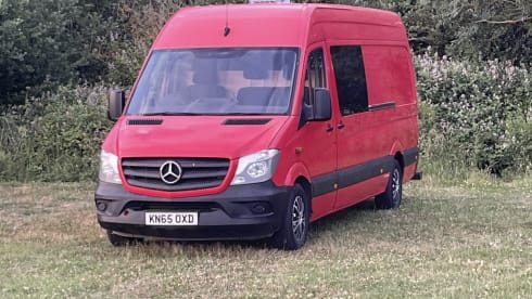 Clifford  – Mercedes campervan met 4 slaapplaatsen