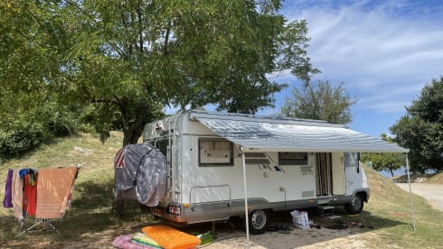 Camper2Go – 5p Hymer Integral from 1997, possibly with bicycles