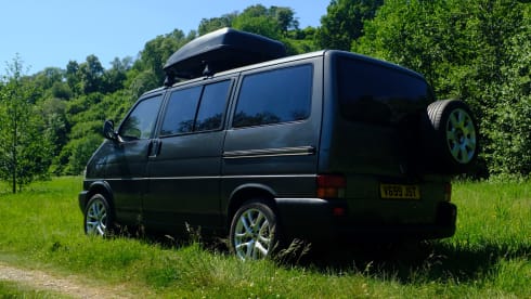 2 berth VW T4 Campervan - *Insurance Included* - 3 miles from INESS AIRPORT