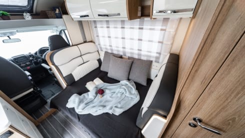 AutoRoller 747 – Luxury 6 Berth Motorhome