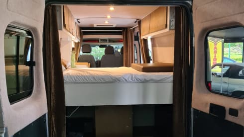 Aarts I – 3-person spacious self-built camper >>> Dog Friendly<<<