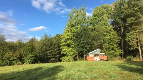 Choco! – Chocolate! Retro holiday bus for the ultimate road trip!