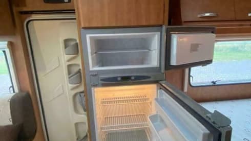 Spacious 4 person Fiat Camper Chausson Flash with French bed & lift bed