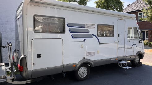 Hymer integraal B644 uit 1999 treinzit en hefbed