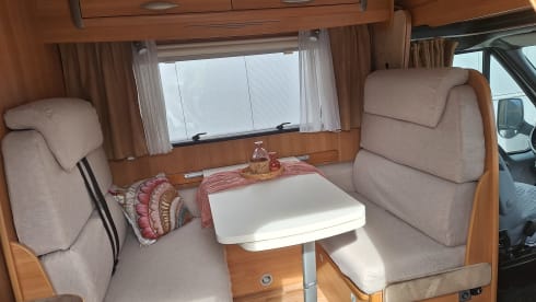 Ideal 6-person Ford family camper