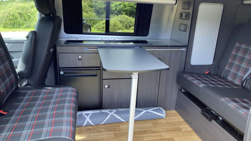 Poppy – 4 berth Volkswagen campervan from 2020