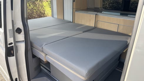 4-person Volkswagen California bus camper T5