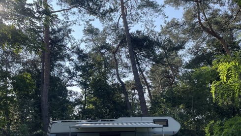 Home one starship – 6p Hymer alcove uit 1993