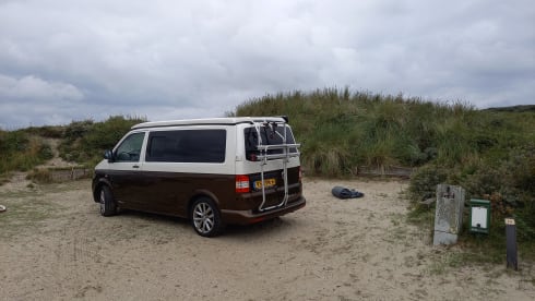 Rinus – 4p Volkswagen t5 150 hp automatic bus camper