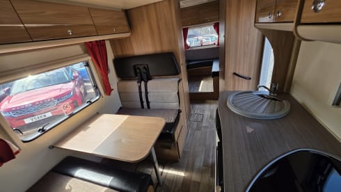Peugeot semi-integratiecamper met 6 slaapplaatsen vanaf 2016