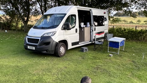 Yasmin (le Boxer!) – 3 berth 2020 Peugeot Boxer (with 2024 professional conversion)
