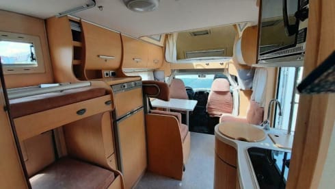 Camper 5 – Camper 5 - Fiat Ducato - The ideal family Camper with 2 Bunk beds.