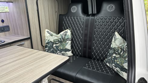 Echo – 2020 high spec all season T6 Camper TV, Toilet, Off grid, Insurance inc.