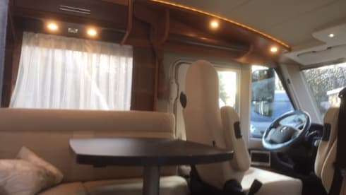Camper Evenement – Carthago Compactline 143 Integrated
