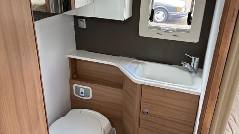 Family Camper with 5 belts, 5 sleeping places and complete inventory 
