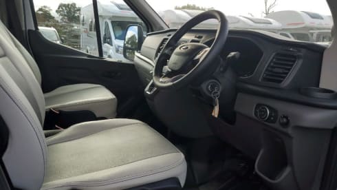 Zefiro 675  – 2024 Roller Team Zefiro 675 automatic 6 berth + 6 seatbelts 