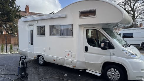 Francesca – 7 berth Fiat alcove from 2010