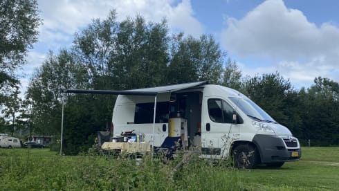 Otis – Super cozy self-build camper