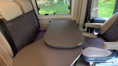 Van Burstner Campeo C600 with pop-up roof - Your tailor-made adventure!