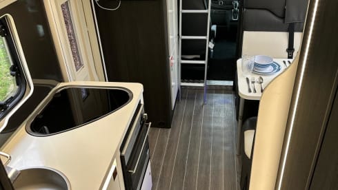 Wilderness – 6 berth Roller Team 690  Auto