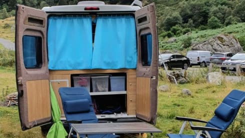 Cozy, very complete bus camper